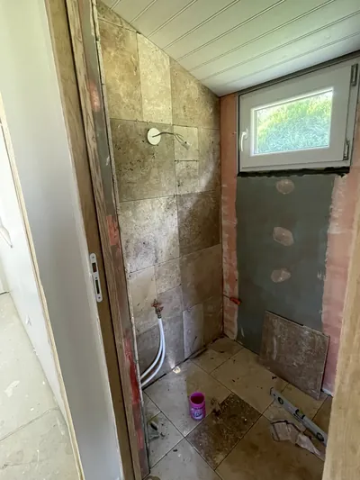 La douche en cours de rénovation